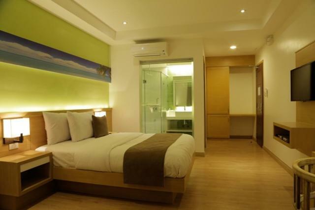 Icove Beach Hotel Olongapo Exterior photo