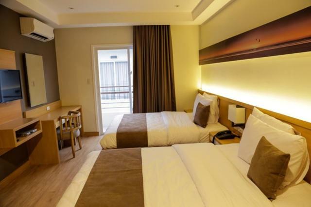 Icove Beach Hotel Olongapo Exterior photo